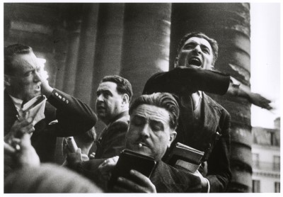 Robert Capa / Mozgásban